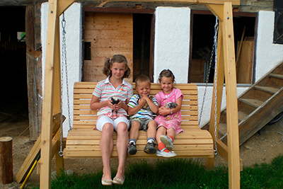 Kinderschaukel am Niederhaushof